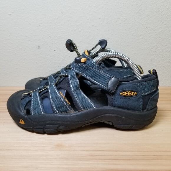 Keen Kids Size 2 Newport Water Sandals Blue Black Outdoor Trails Hike Gorpcore - Picture 1 of 12